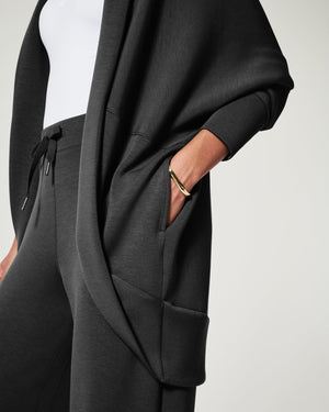Air Essentials Cocoon-Very Black